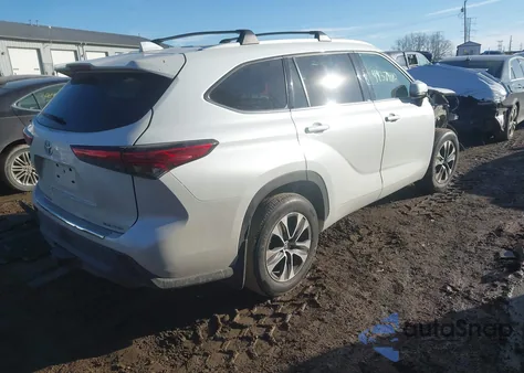2022 Toyota Highlander Xle из США, поврежденный, VIN 5TDHZRBH7NS586846